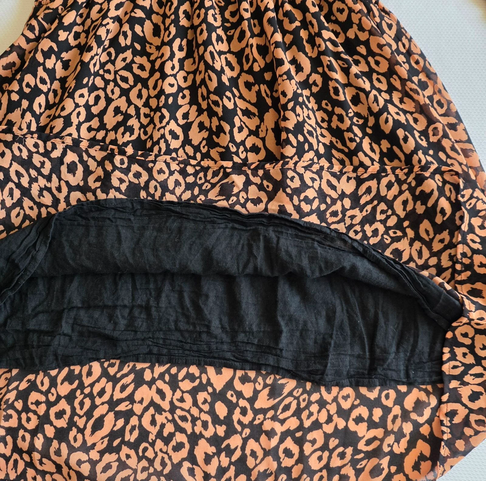 Vestido camisero médio leopardo marrom preto G 40 mangas compridas forrado – photo 7